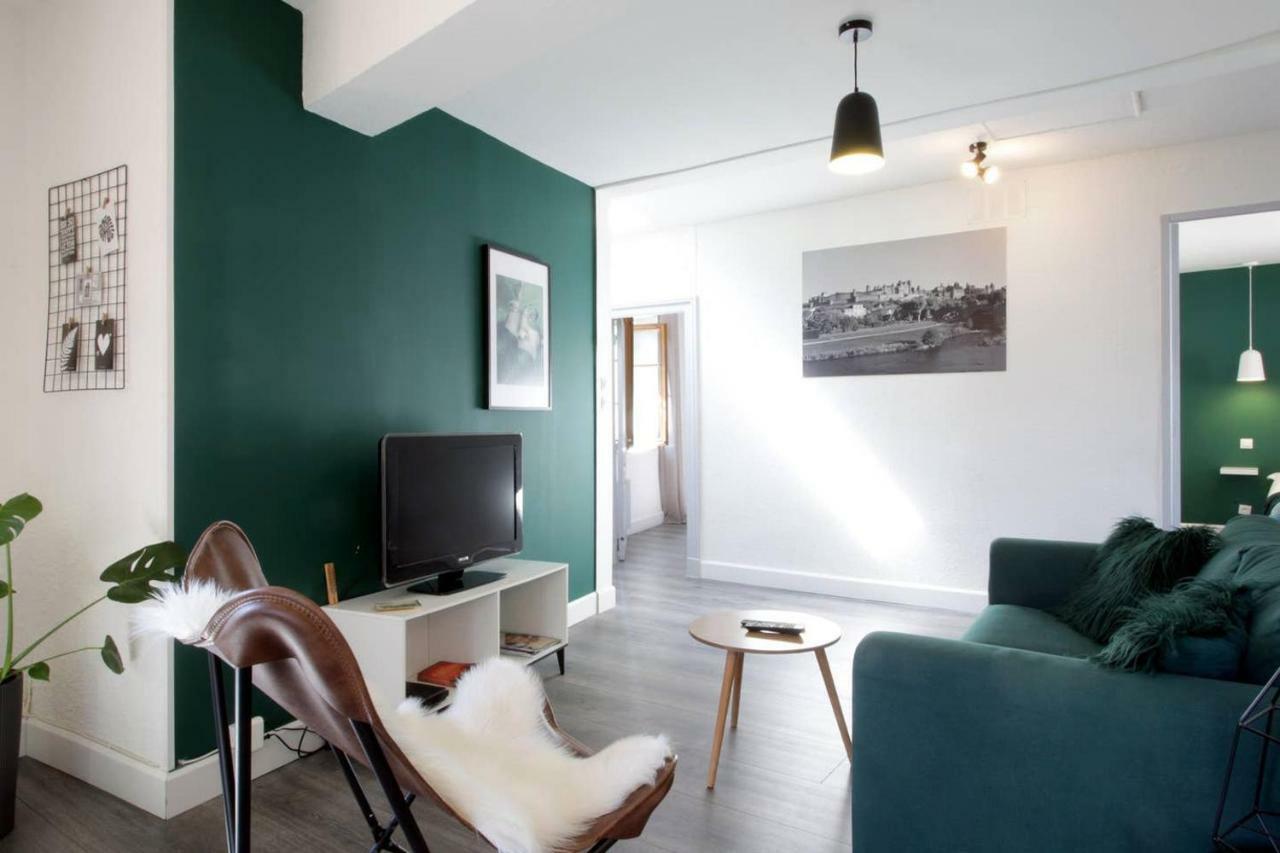 Les Gites De Laure - L'Or Vert, Appartement Avec Vue Sur Le Chateau, Parking Prive, Climatisation, Netflix, A 160 M De La Cite Medievale Carcassonne Bagian luar foto
