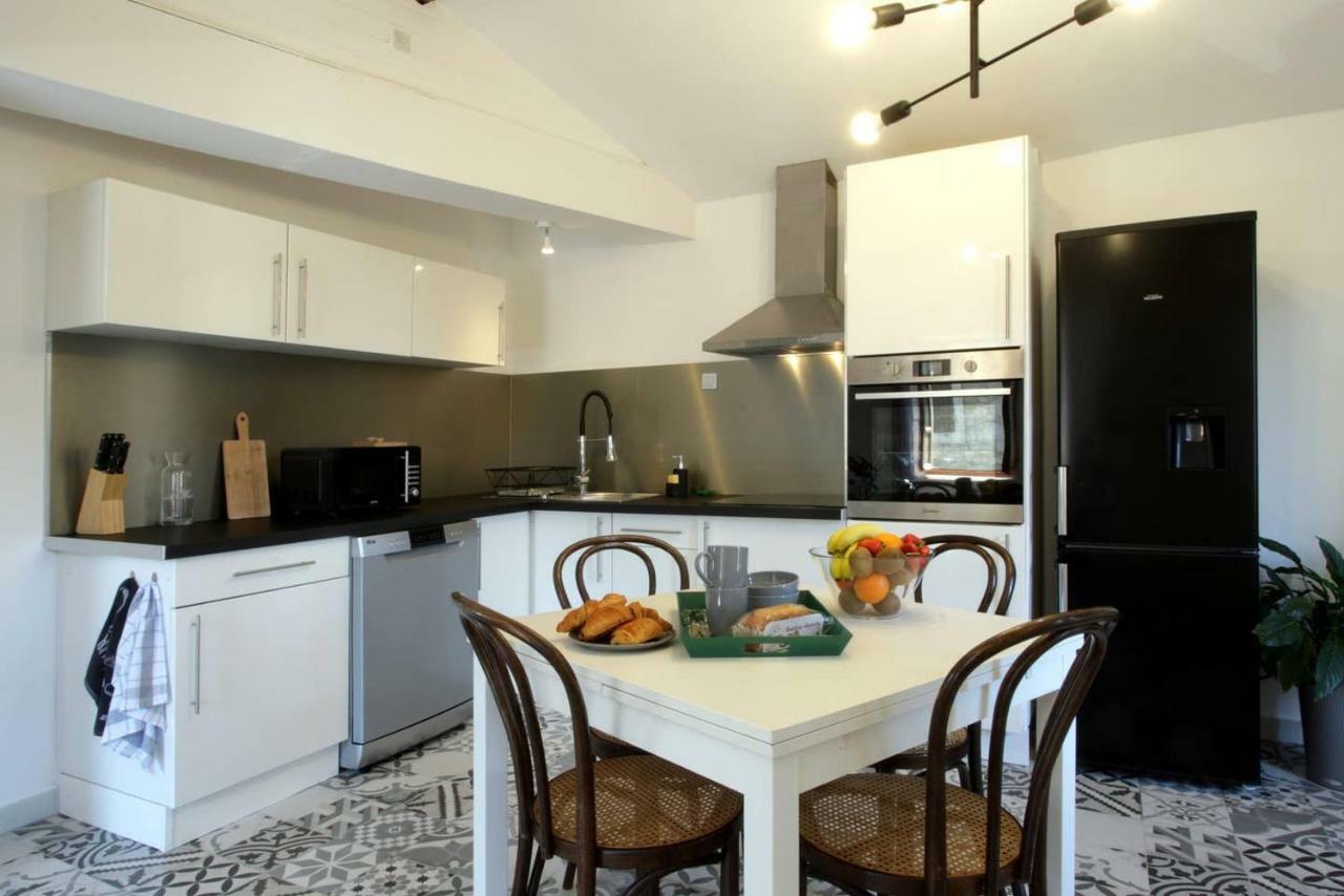 Les Gites De Laure - L'Or Vert, Appartement Avec Vue Sur Le Chateau, Parking Prive, Climatisation, Netflix, A 160 M De La Cite Medievale Carcassonne Bagian luar foto